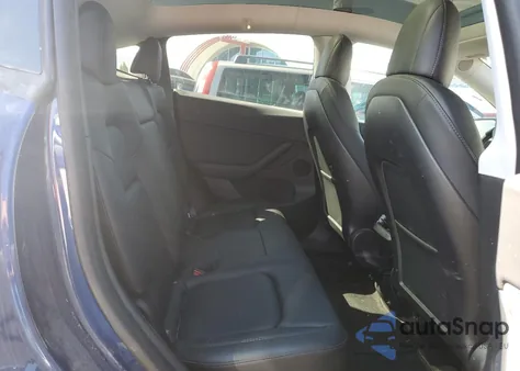 2022 Tesla Model Y из США, поврежденный, VIN 7SAYGDEE1NF318022